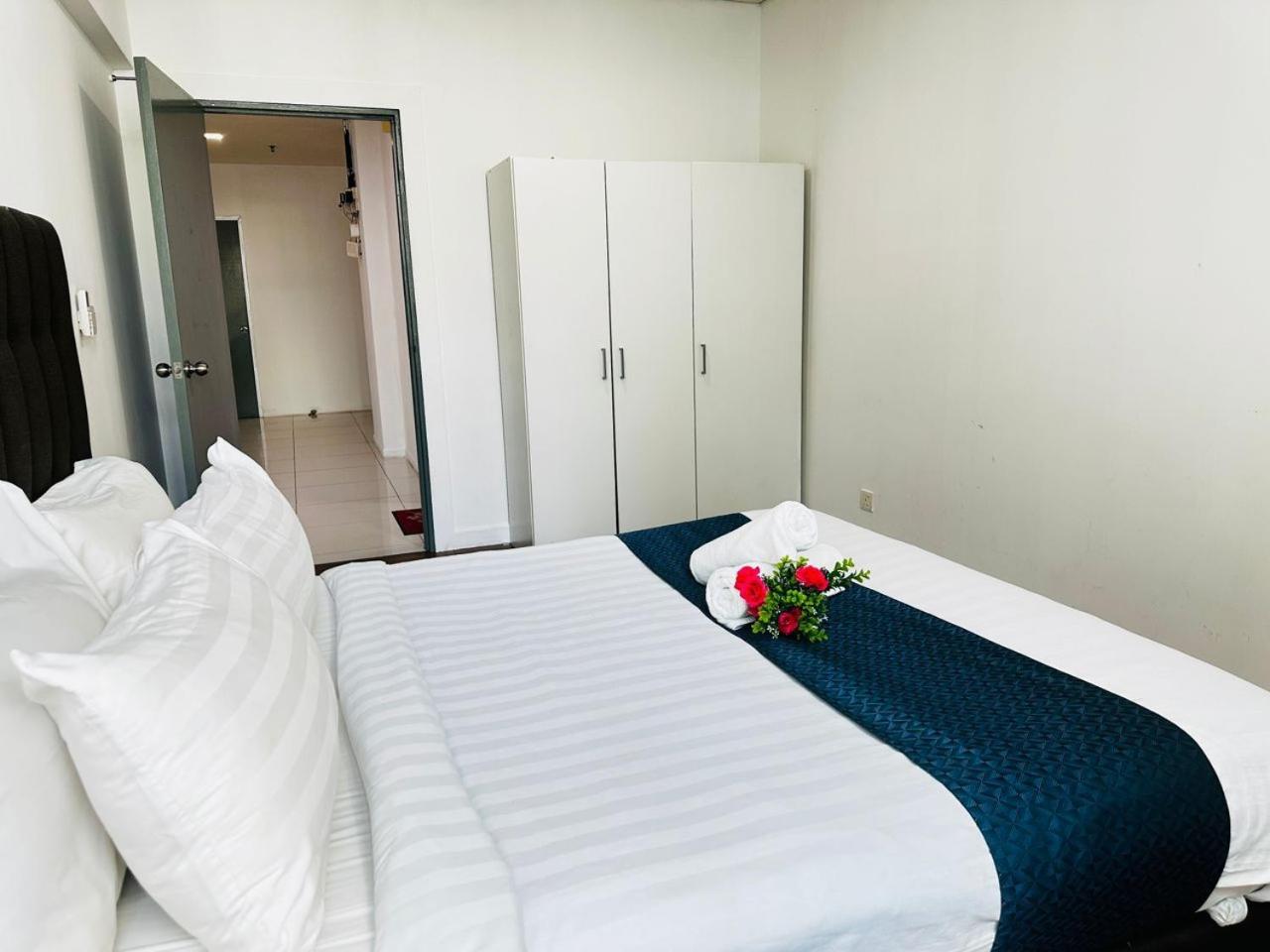 Summer Suites Klcc By Purple Orchid Kuala Lumpur Exterior photo