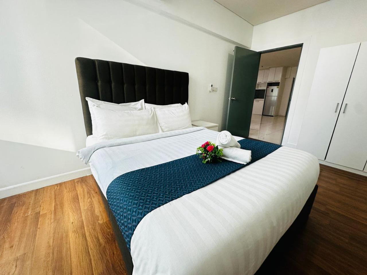 Summer Suites Klcc By Purple Orchid Kuala Lumpur Exterior photo