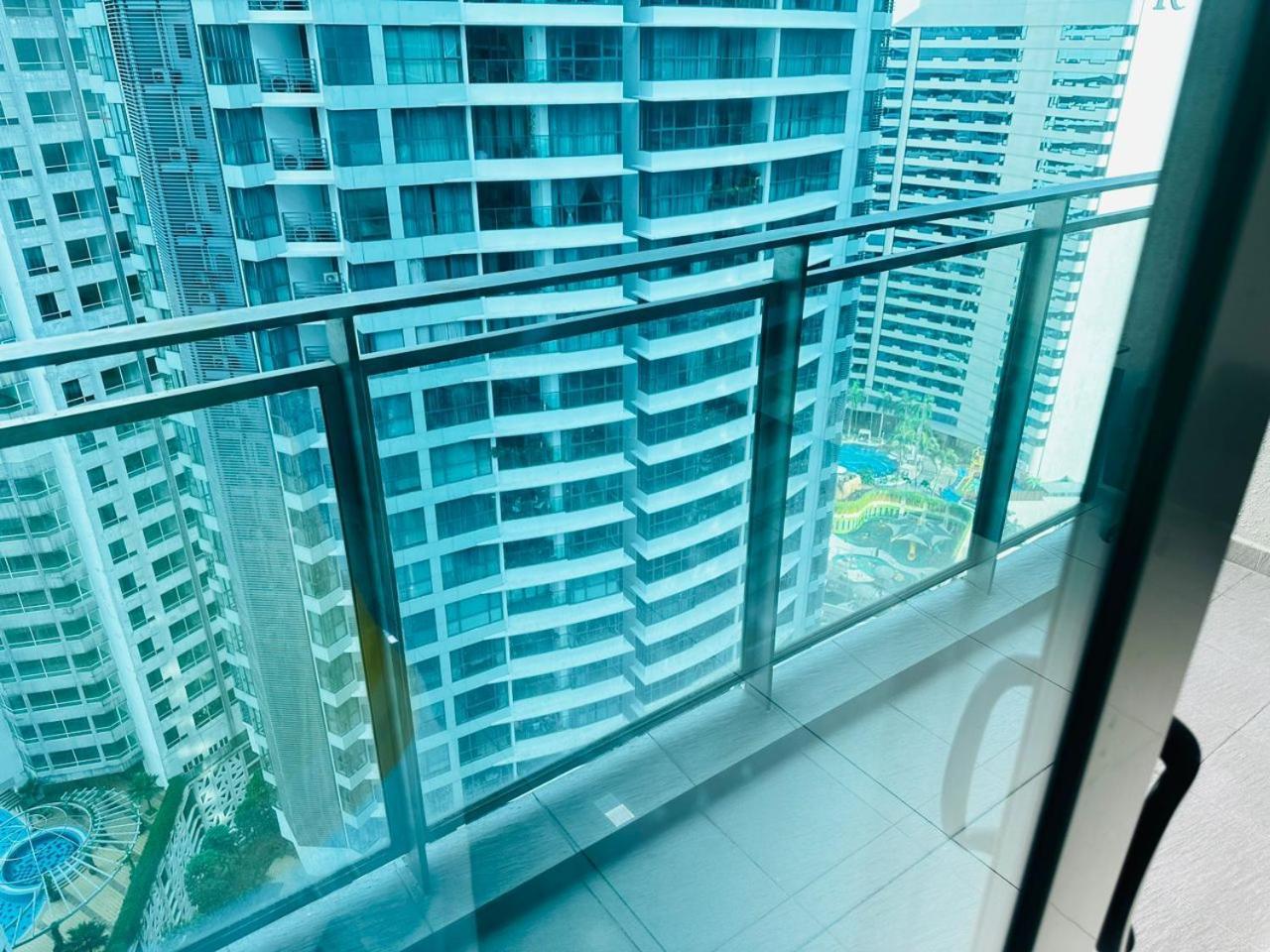 Summer Suites Klcc By Purple Orchid Kuala Lumpur Exterior photo