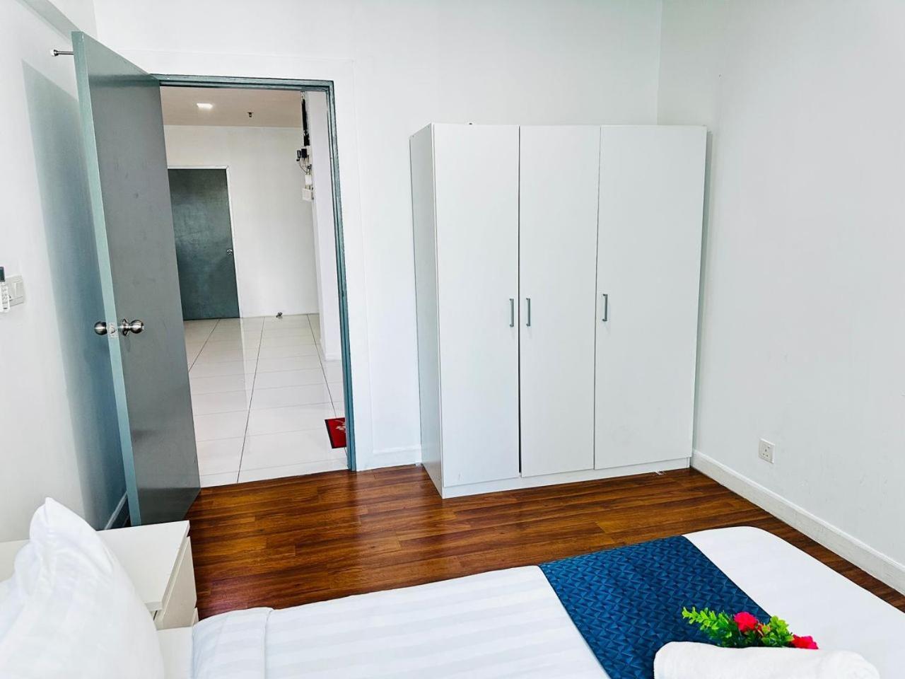 Summer Suites Klcc By Purple Orchid Kuala Lumpur Exterior photo